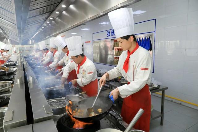 中式烹调师职业技能等级认定考试完美收官