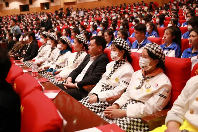 宁夏新东方技工学校师生代表参加世界技能大赛冠军先进事迹报告会