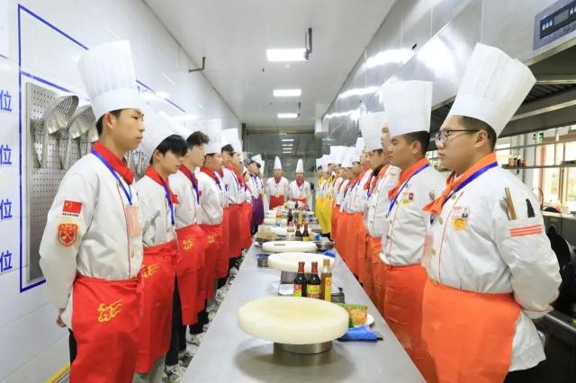 真香来袭!宁夏新东方技工学校第三届“青年杯”创意热菜大赛圆满举行!