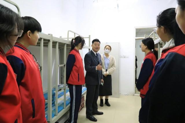 学校动态 | 校领导深入走访学生宿舍,暖心关怀促育人