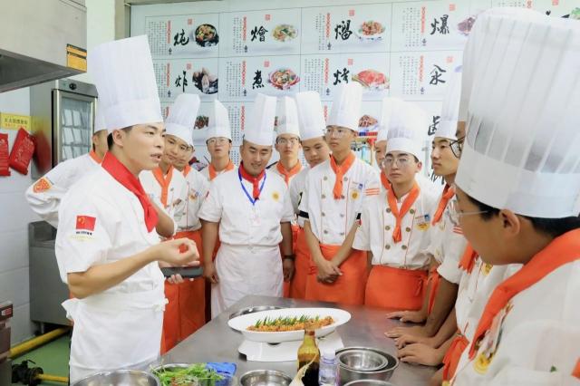 大师进校园 | 向梦想出发与榜样同行