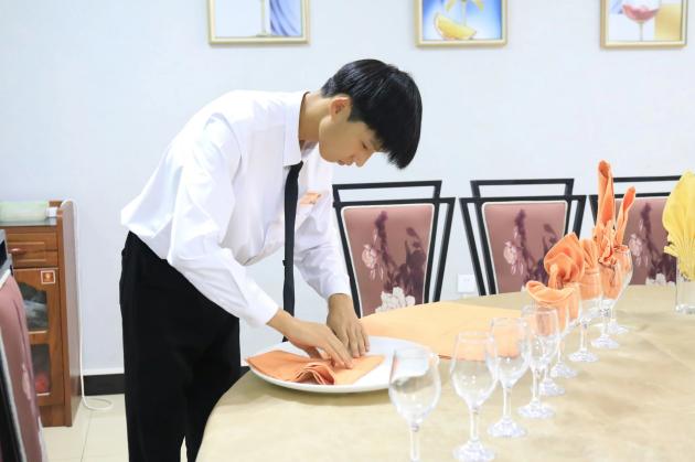 新生专访—酒店管理李源