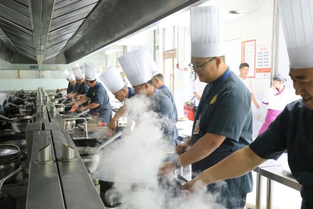 直击教师技能大比武现场，一起见证老师们的高光时刻