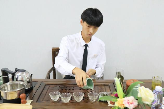 新生专访—酒店管理李源