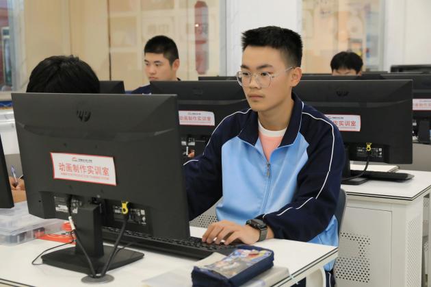 新生专访—平面设计张家乐