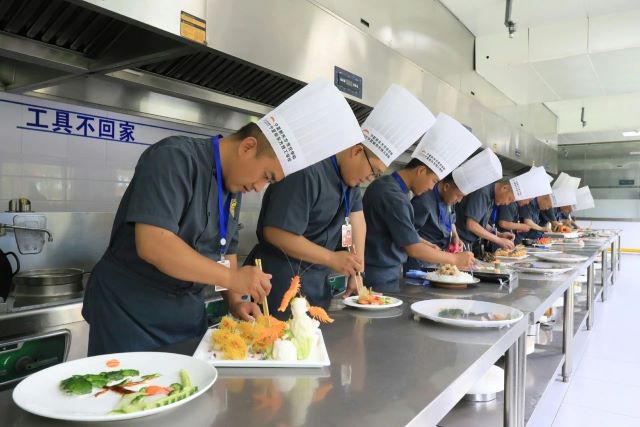 直击教师技能大比武现场，一起见证老师们的高光时刻