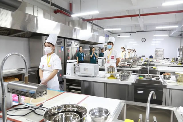 我校师生征战中国技能大赛宁夏选拔赛糖艺/西点、烘焙项目