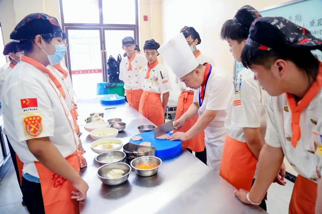 行业大师在校园，助力学校提质培优