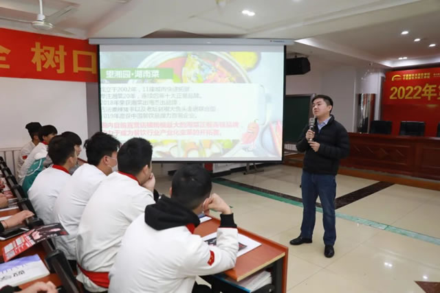 企业进校宣讲觅人才校企合作成就学子好未来