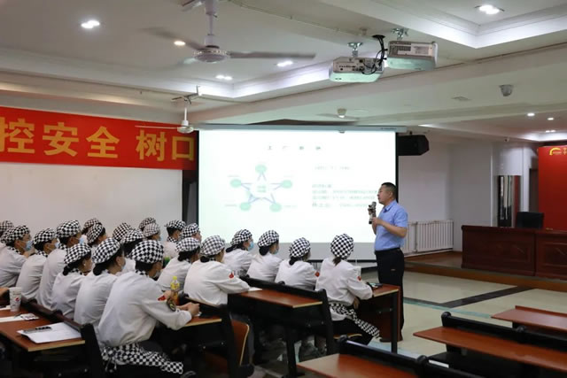 企业进校宣讲,宁夏新东方学子就业选择多多...
