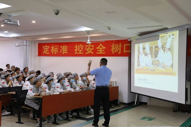 企业进校宣讲,宁夏新东方学子就业选择多多...