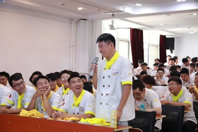 多家企业走进宁夏新东方进行企业宣讲，学厨师未毕业先被“抢”