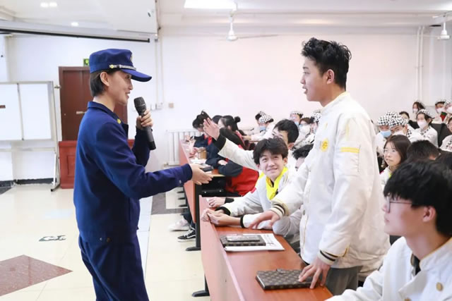 消防宣讲进校园，筑牢校园防火墙