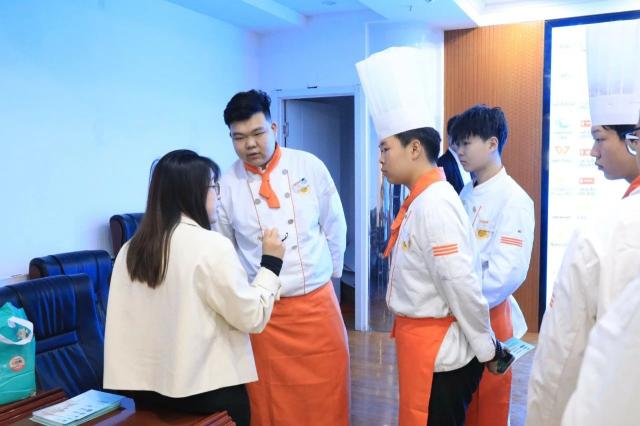 【就业新闻】这所学校的学生还没毕业就被预定，慕了慕了！