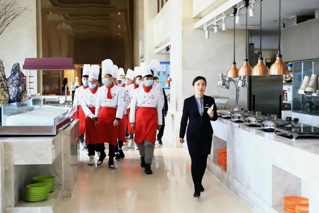 宁夏新东方学子参观名企银川国际交流中心酒店