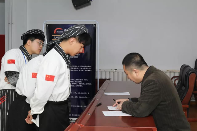 聆听企业宣讲，把握就业方向，宁夏新东方企业宣讲会圆满结束