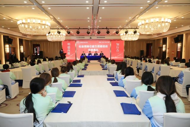 宁夏新东方技工学校第一期化妆师培训班正式开课